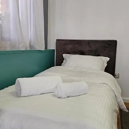Bazaar's Eye Free Parking Spacious Tarrace Apartment Tirana